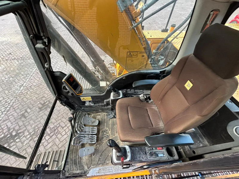 JCB JS220LC - Ekskavator perayap: gambar 5 JCB JS220LC - Ekskavator perayap: gambar 5