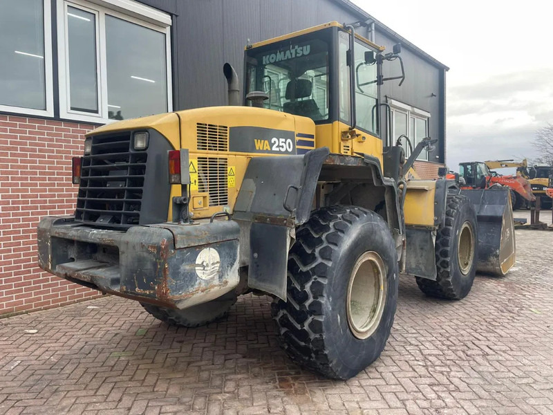 Komatsu WA250-5 - Wheel loader: gambar 4 Komatsu WA250-5 - Wheel loader: gambar 4