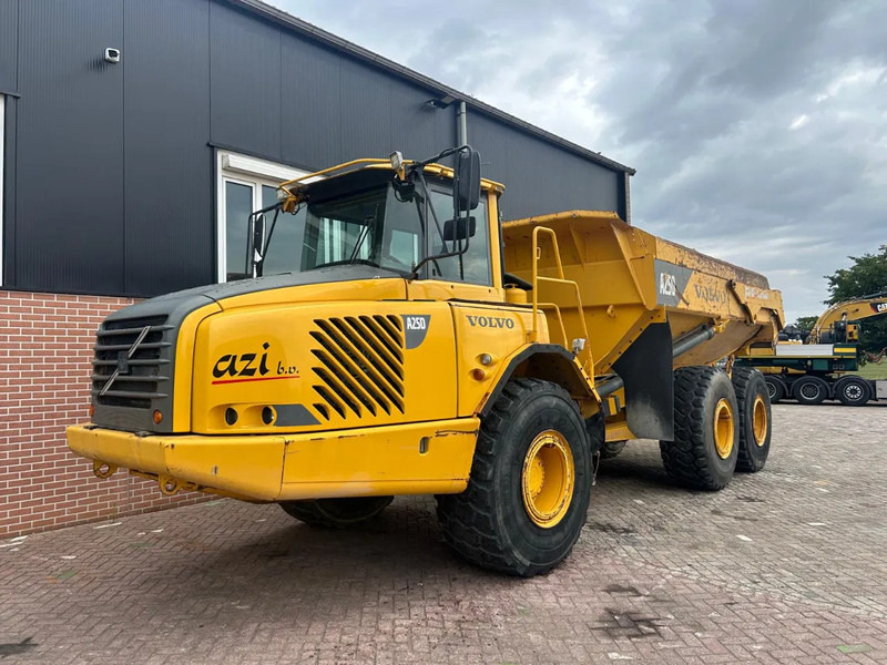 Volvo A25D - Tempat sampah artikulasi: gambar 1 Volvo A25D - Tempat sampah artikulasi: gambar 1