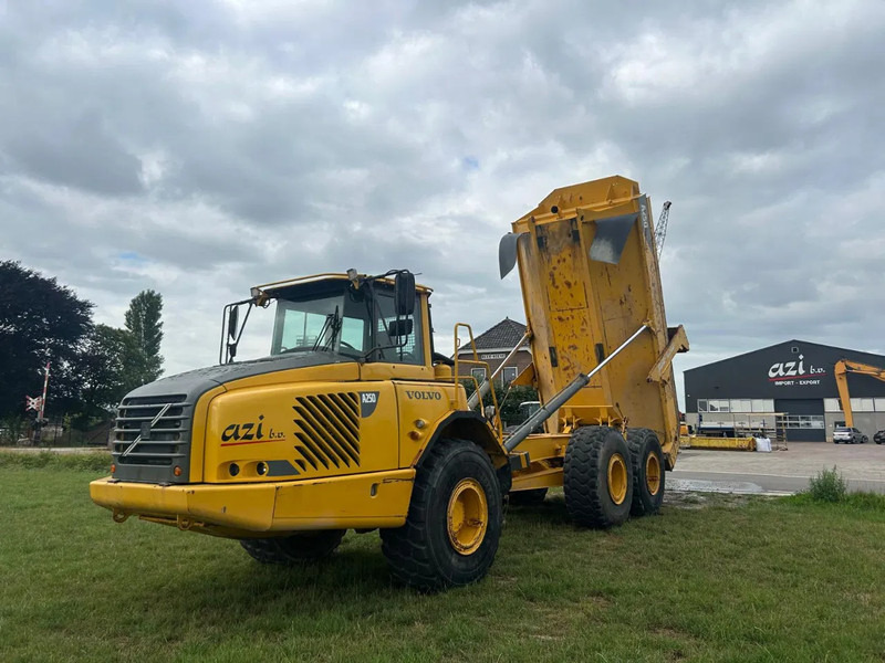 Volvo A25D - Tempat sampah artikulasi: gambar 2 Volvo A25D - Tempat sampah artikulasi: gambar 2