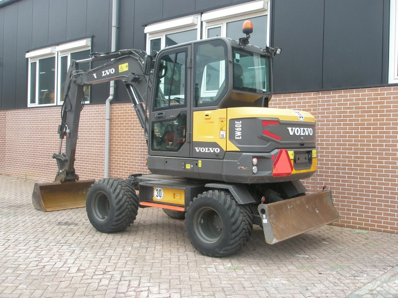 Volvo EW60E - Ekskavator roda: gambar 2 Volvo EW60E - Ekskavator roda: gambar 2