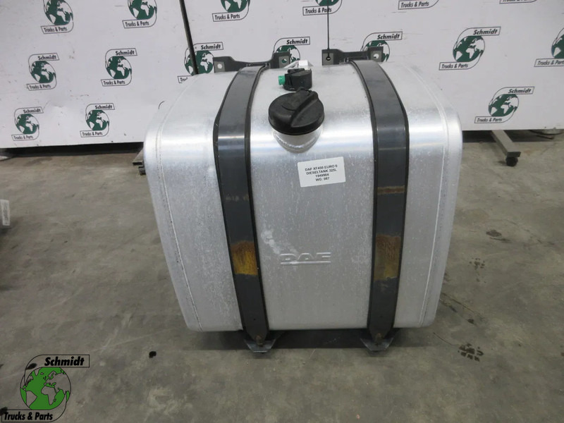 DAF 1949904 DIESELTANK 325 LITER DAF CF XF EURO 6 MODEL 2020 - Tangki bahan bakar untuk Truk: gambar 1 DAF 1949904 DIESELTANK 325 LITER DAF CF XF EURO 6 MODEL 2020 - Tangki bahan bakar untuk Truk: gambar 1
