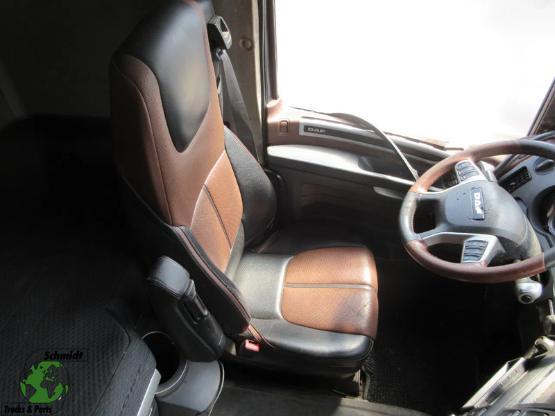DAF 2109118 // 2109134 LEER LUX STOEL LUCHTGEVEEER RECHTS EN LINKS EURO 6 - Tempat duduk untuk Truk: gambar 1 DAF 2109118 // 2109134 LEER LUX STOEL LUCHTGEVEEER RECHTS EN LINKS EURO 6 - Tempat duduk untuk Truk: gambar 1