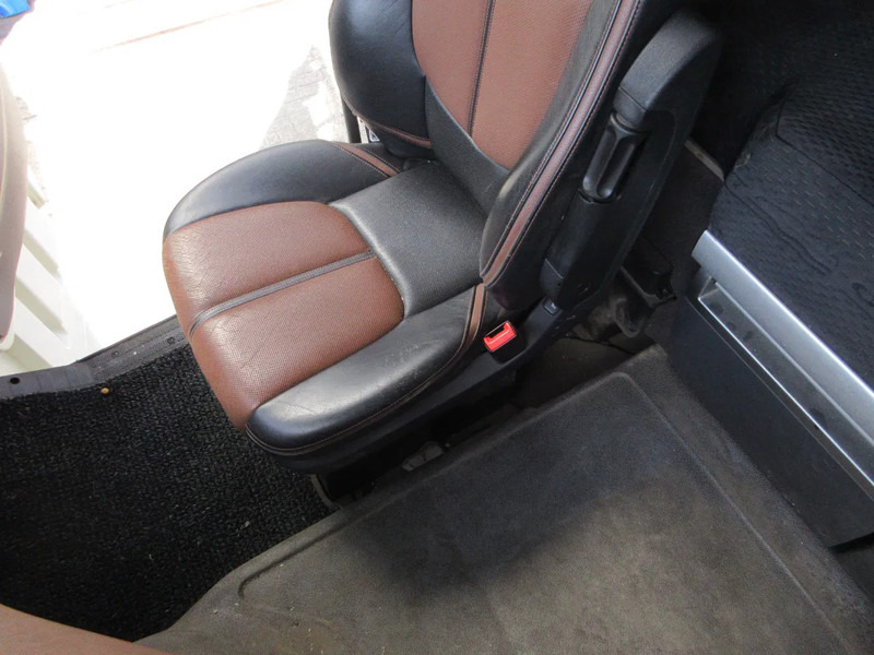DAF 2109118 // 2109134 LEER LUX STOEL LUCHTGEVEEER RECHTS EN LINKS EURO 6 - Tempat duduk untuk Truk: gambar 4 DAF 2109118 // 2109134 LEER LUX STOEL LUCHTGEVEEER RECHTS EN LINKS EURO 6 - Tempat duduk untuk Truk: gambar 4