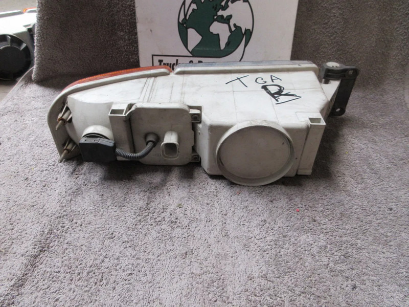 MAN 81.25320-6090 MAN TGA RECHTS MISTLAMP MODEL 2005 - Lampu kabut untuk Truk: gambar 3 MAN 81.25320-6090 MAN TGA RECHTS MISTLAMP MODEL 2005 - Lampu kabut untuk Truk: gambar 3