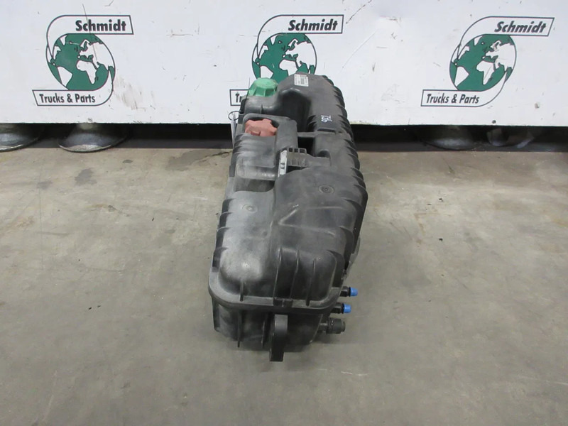 Mercedes-Benz A 960 501 90 03 WATERTANK MERCEDES BENZ 1833 MP4 EURO 6 - Tangki ekspansi untuk Truk: gambar 4 Mercedes-Benz A 960 501 90 03 WATERTANK MERCEDES BENZ 1833 MP4 EURO 6 - Tangki ekspansi untuk Truk: gambar 4