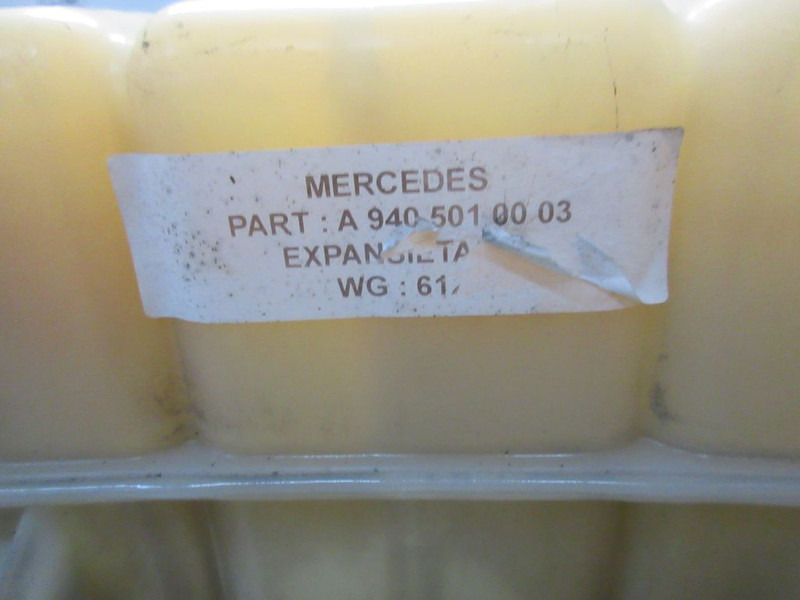 Mercedes-Benz AXOR A 940 501 00 03 EXPANSIEVAT EURO 5 - Tangki ekspansi untuk Truk: gambar 4 Mercedes-Benz AXOR A 940 501 00 03 EXPANSIEVAT EURO 5 - Tangki ekspansi untuk Truk: gambar 4