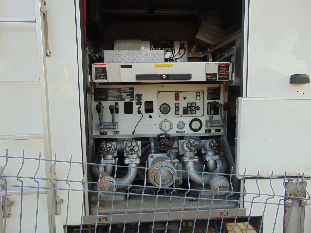 Truk pemadam kebakaran MERCEDES-BENZ 1124AF 4x4 MAGIRUS: gambar 10