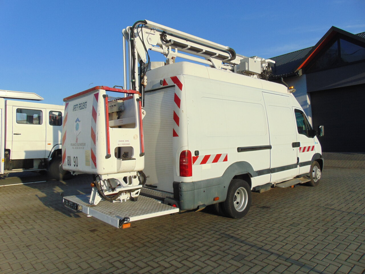 RENAULT Mascott 2,8dCi 110 L2H3 France Elevateur 152TTF 162TTF - Platform udara yang dipasang di truk: gambar 4 RENAULT Mascott 2,8dCi 110 L2H3 France Elevateur 152TTF 162TTF - Platform udara yang dipasang di truk: gambar 4