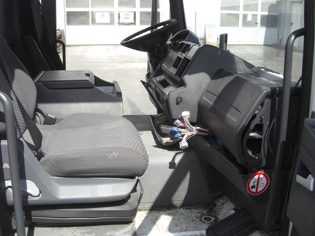 Kabin MAN Kurz TGA / TGS: gambar 16 Kabin MAN Kurz TGA / TGS: gambar 16