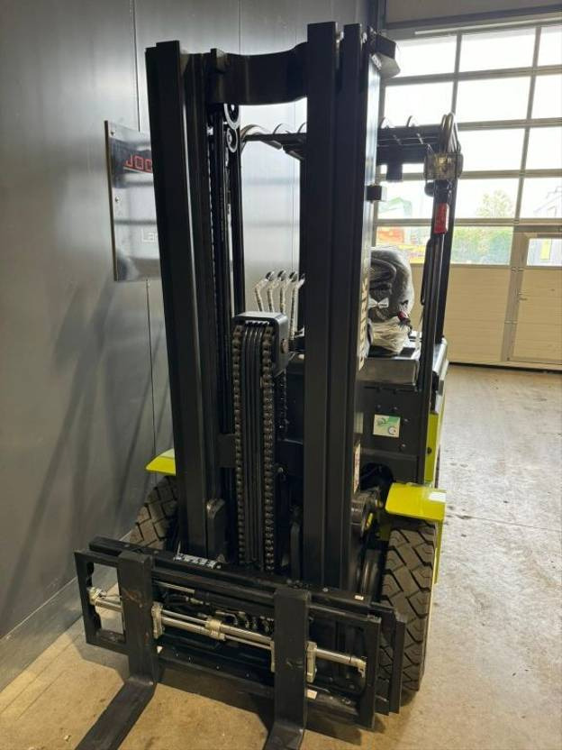 Clark EPX25i - Forklift: gambar 4 Clark EPX25i - Forklift: gambar 4
