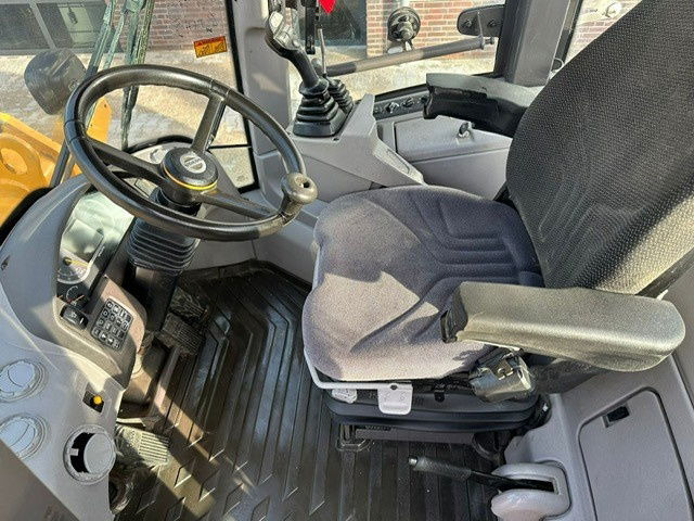 Wheel loader Volvo L45H: gambar 15