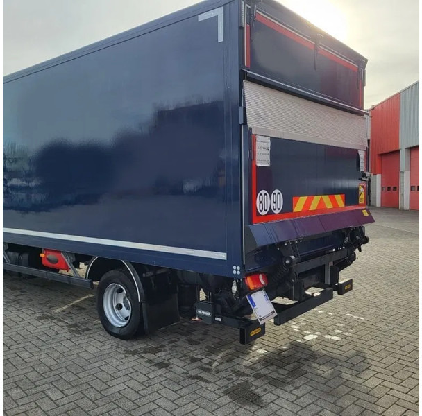 DAF LF 210 / ENGINE RUNNING / ONLY:120371 KM / PLATFORM:1000 KG / LWDS / AIRCO / AUTOMATIC / EURO-6 / 2022 - Truk box: gambar 4 DAF LF 210 / ENGINE RUNNING / ONLY:120371 KM / PLATFORM:1000 KG / LWDS / AIRCO / AUTOMATIC / EURO-6 / 2022 - Truk box: gambar 4