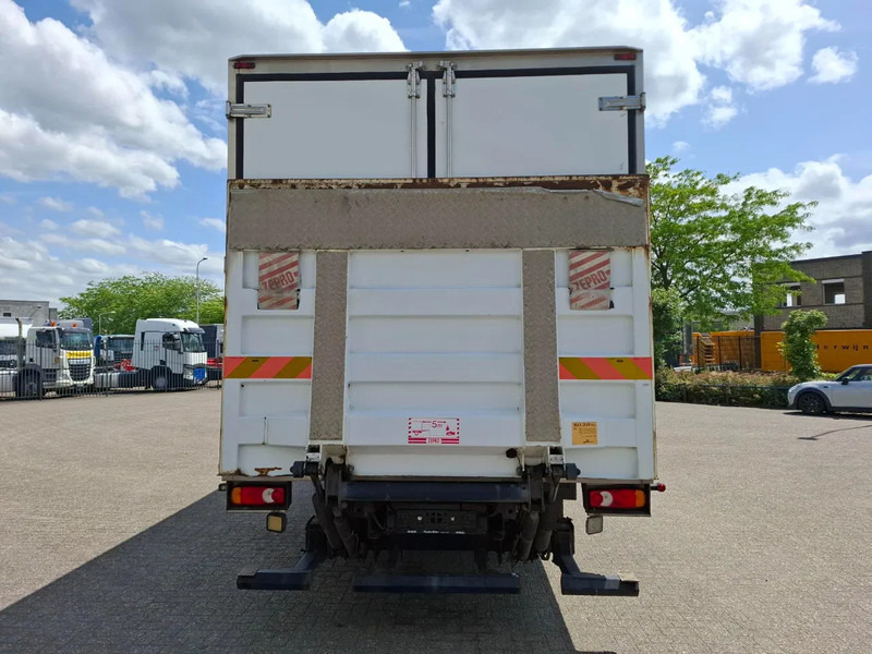 Iveco EuroCargo 120 / COOL TRUCK / CARRIER XARIOS 600 / PLATFORM 2000KG / ONLY:340634 KM / AIRCO / MANUAL / EURO-6 / 2014 - Truk isotermal: gambar 4 Iveco EuroCargo 120 / COOL TRUCK / CARRIER XARIOS 600 / PLATFORM 2000KG / ONLY:340634 KM / AIRCO / MANUAL / EURO-6 / 2014 - Truk isotermal: gambar 4