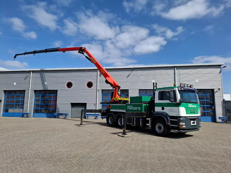 MAN TGA 33.410 / 6X4 / PALFINGER PK4000 1EL ROOFER CRANE / 25M / REMOTE / 2X BIG AXLE / 490677 KM / MANUAL / EURO-3 / 2005 - Truk derek: gambar 5 MAN TGA 33.410 / 6X4 / PALFINGER PK4000 1EL ROOFER CRANE / 25M / REMOTE / 2X BIG AXLE / 490677 KM / MANUAL / EURO-3 / 2005 - Truk derek: gambar 5