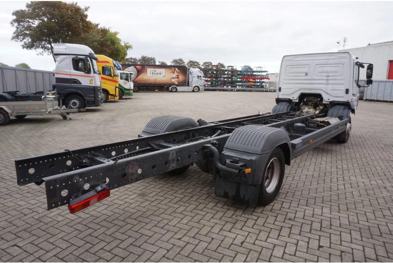 Mercedes-Benz ATEGO 1221 / ENGINE RUNNING / ONLY:253095 KM / AUTOMATIC / EURO-6 / 2017 - Truk sasis: gambar 4 Mercedes-Benz ATEGO 1221 / ENGINE RUNNING / ONLY:253095 KM / AUTOMATIC / EURO-6 / 2017 - Truk sasis: gambar 4