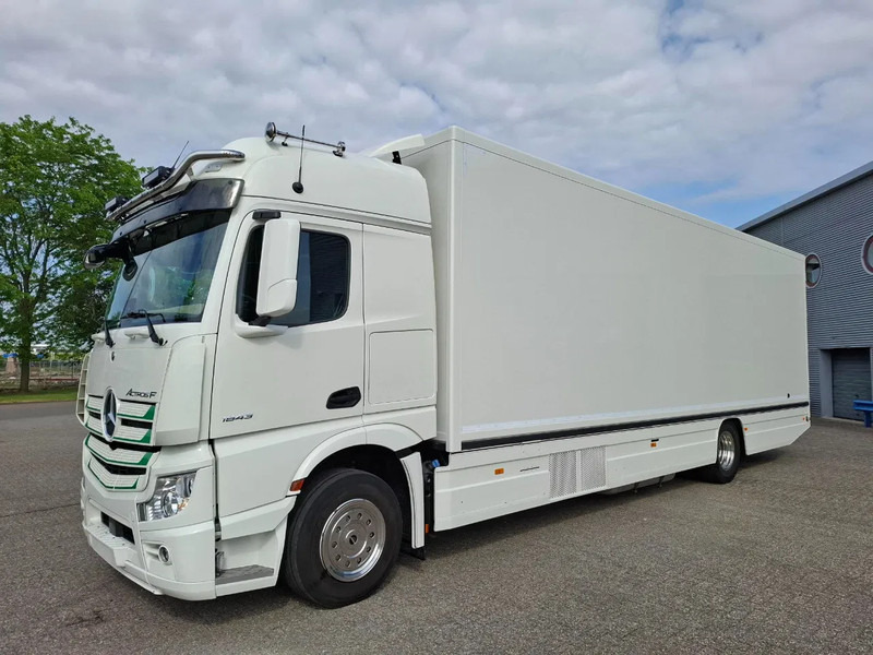 Mercedes-Benz Actros 1843 / GERMAN FLOWER TRUCK / 162021 KM / ISOLATED BOX / COOL & HEATED / NAVI / PLATFORM 1500 KG / TOP CONDITION / FULL-AI - Truk penjual: gambar 1 Mercedes-Benz Actros 1843 / GERMAN FLOWER TRUCK / 162021 KM / ISOLATED BOX / COOL & HEATED / NAVI / PLATFORM 1500 KG / TOP CONDITION / FULL-AI - Truk penjual: gambar 1