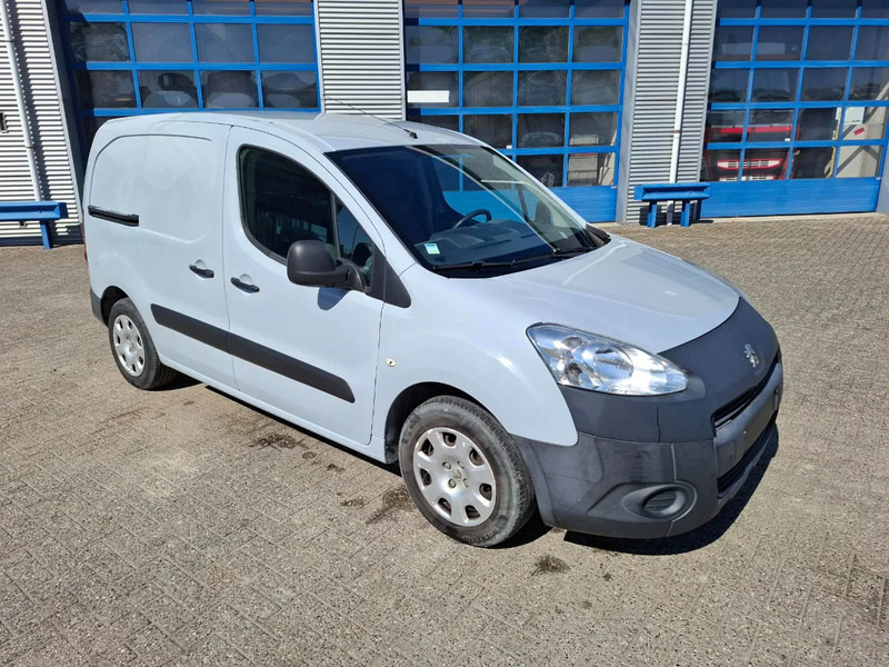 Peugeot Partner 1.6 HDI / TUV:12-01-2026 / AIRCO / CLOSED BOX / MANUAL / EURO-5 b / 2015 - Van kecil: gambar 2 Peugeot Partner 1.6 HDI / TUV:12-01-2026 / AIRCO / CLOSED BOX / MANUAL / EURO-5 b / 2015 - Van kecil: gambar 2