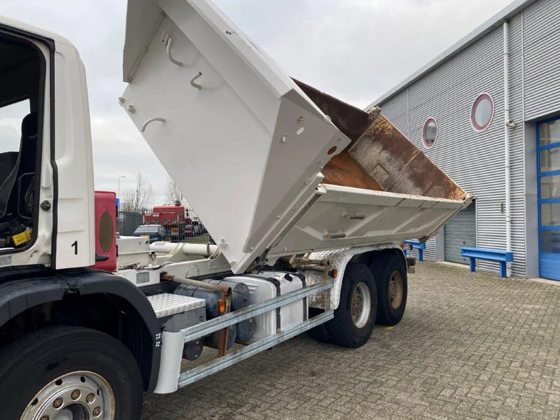 Scania 124-400 / 6X4 / RETARDER / BIG AXLE / FULL STEEL / 2SIDE TIPPER / OLD TACHO / AIRCO / MANUAL / EURO-2 / 2000 - Truk jungkit: gambar 3 Scania 124-400 / 6X4 / RETARDER / BIG AXLE / FULL STEEL / 2SIDE TIPPER / OLD TACHO / AIRCO / MANUAL / EURO-2 / 2000 - Truk jungkit: gambar 3