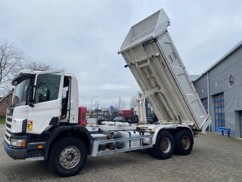 Scania 124-400 / 6X4 / RETARDER / BIG AXLE / FULL STEEL / 2SIDE TIPPER / OLD TACHO / AIRCO / MANUAL / EURO-2 / 2000 - Truk jungkit: gambar 2 Scania 124-400 / 6X4 / RETARDER / BIG AXLE / FULL STEEL / 2SIDE TIPPER / OLD TACHO / AIRCO / MANUAL / EURO-2 / 2000 - Truk jungkit: gambar 2