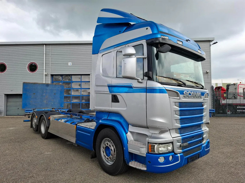 Scania R580 V8 / RETARDER / LIFT+LENKACHSE / FULL-AIR / PLATFORM 2000 KG / LEATHER / AIRCO / AUTOMATIC / EURO-6 / 2014 - Truk sasis: gambar 2 Scania R580 V8 / RETARDER / LIFT+LENKACHSE / FULL-AIR / PLATFORM 2000 KG / LEATHER / AIRCO / AUTOMATIC / EURO-6 / 2014 - Truk sasis: gambar 2