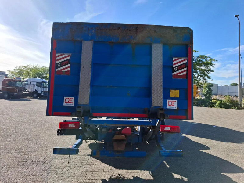 Scania R580 V8 / RETARDER / LIFT+LENKACHSE / FULL-AIR / PLATFORM 2000 KG / LEATHER / AIRCO / AUTOMATIC / EURO-6 / 2015 - Truk sasis: gambar 4 Scania R580 V8 / RETARDER / LIFT+LENKACHSE / FULL-AIR / PLATFORM 2000 KG / LEATHER / AIRCO / AUTOMATIC / EURO-6 / 2015 - Truk sasis: gambar 4