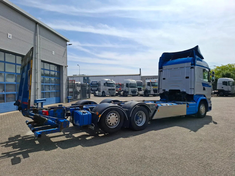 Scania R580 V8 / RETARDER / LIFT+LENKACHSE / FULL-AIR / PLATFORM 2000 KG / NAVI / LEATHER / AIRCO / AUTOMATIC / EURO-6 / 2014 - Truk sasis: gambar 5 Scania R580 V8 / RETARDER / LIFT+LENKACHSE / FULL-AIR / PLATFORM 2000 KG / NAVI / LEATHER / AIRCO / AUTOMATIC / EURO-6 / 2014 - Truk sasis: gambar 5