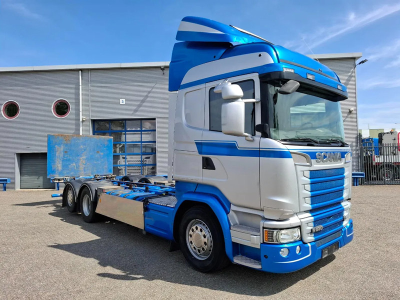 Scania R580 V8 / RETARDER / LIFT+LENKACHSE / FULL-AIR / PLATFORM 2000 KG / NAVI / LEATHER / AIRCO / AUTOMATIC / EURO-6 / 2014 - Truk sasis: gambar 2 Scania R580 V8 / RETARDER / LIFT+LENKACHSE / FULL-AIR / PLATFORM 2000 KG / NAVI / LEATHER / AIRCO / AUTOMATIC / EURO-6 / 2014 - Truk sasis: gambar 2