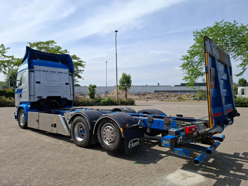 Scania R580 V8 / RETARDER / LIFT+LENKACHSE / FULL-AIR / PLATFORM 2000 KG / NAVI / LEATHER / AIRCO / AUTOMATIC / EURO-6 / 2014 - Truk sasis: gambar 3 Scania R580 V8 / RETARDER / LIFT+LENKACHSE / FULL-AIR / PLATFORM 2000 KG / NAVI / LEATHER / AIRCO / AUTOMATIC / EURO-6 / 2014 - Truk sasis: gambar 3