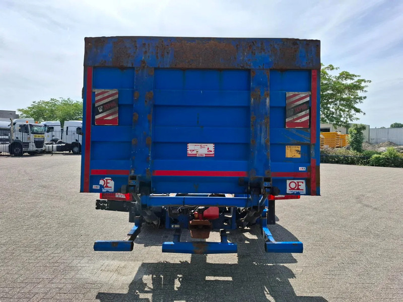 Scania R580 V8 / RETARDER / LIFT+LENKACHSE / FULL-AIR / PLATFORM 2000 KG / NAVI / LEATHER / AIRCO / AUTOMATIC / EURO-6 / 2014 - Truk sasis: gambar 4 Scania R580 V8 / RETARDER / LIFT+LENKACHSE / FULL-AIR / PLATFORM 2000 KG / NAVI / LEATHER / AIRCO / AUTOMATIC / EURO-6 / 2014 - Truk sasis: gambar 4