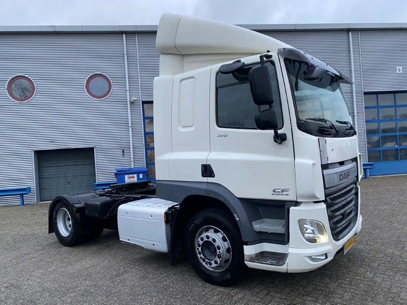 DAF CF370 / NICE CLEAN NL TRUCK / TYRES 80% / AUTOMATIC / EURO-6 / 2015 - Tractor head: gambar 2 DAF CF370 / NICE CLEAN NL TRUCK / TYRES 80% / AUTOMATIC / EURO-6 / 2015 - Tractor head: gambar 2