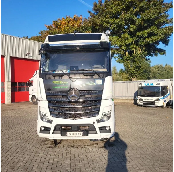 Mercedes-Benz ACTROS 1863 / ENGINE RUNNING / RETARDER / PARK-COOL /HYDRAULICS / ONLY: 268593KM / GIGA-SPACE / MIRRORCAM / AUTOMATIC / EURO-6 / - Tractor head: gambar 3 Mercedes-Benz ACTROS 1863 / ENGINE RUNNING / RETARDER / PARK-COOL /HYDRAULICS / ONLY: 268593KM / GIGA-SPACE / MIRRORCAM / AUTOMATIC / EURO-6 / - Tractor head: gambar 3