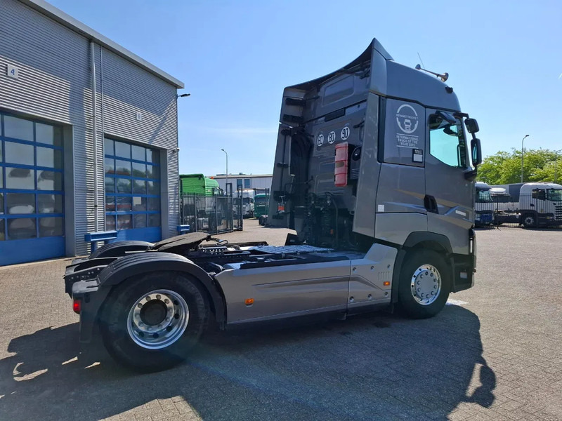 Renault T520 / TUV:29-10-2025 / DOUBLE TANK / PARKCOOL / ALCOA / FRIDGE / 2XBED / AUTOMATIC / EURO-6 / 2015 - Tractor head: gambar 5 Renault T520 / TUV:29-10-2025 / DOUBLE TANK / PARKCOOL / ALCOA / FRIDGE / 2XBED / AUTOMATIC / EURO-6 / 2015 - Tractor head: gambar 5