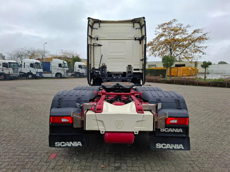 Scania NGS S650 V8 / RETARDER / 633397 KM / 9 TON FRONT AXELE / FULL-AIR / INLINER / FULL SPOILER / LEATHER / ALCOA / NAVI / FRIDGE / E - Tractor head: gambar 4 Scania NGS S650 V8 / RETARDER / 633397 KM / 9 TON FRONT AXELE / FULL-AIR / INLINER / FULL SPOILER / LEATHER / ALCOA / NAVI / FRIDGE / E - Tractor head: gambar 4