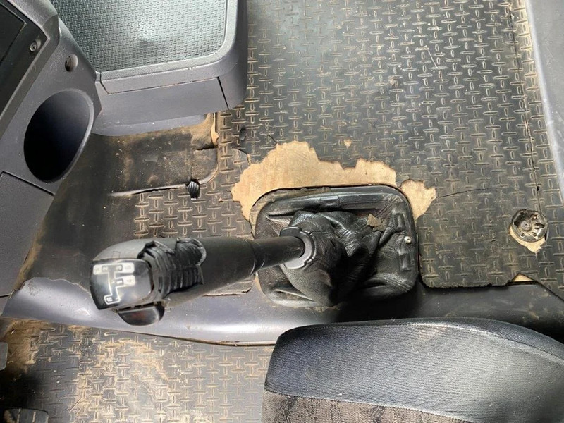 Leasing Scania R420 / RETARDER / HYDRAULICS / NO ADBLUE / MANUAL / EURO-3 / 2005 Scania R420 / RETARDER / HYDRAULICS / NO ADBLUE / MANUAL / EURO-3 / 2005: gambar 19 Leasing Scania R420 / RETARDER / HYDRAULICS / NO ADBLUE / MANUAL / EURO-3 / 2005 Scania R420 / RETARDER / HYDRAULICS / NO ADBLUE / MANUAL / EURO-3 / 2005: gambar 19