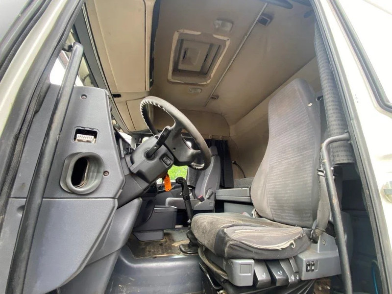 Tractor head Scania R420 / RETARDER / HYDRAULICS / NO ADBLUE / MANUAL / EURO-3 / 2005: gambar 12 Tractor head Scania R420 / RETARDER / HYDRAULICS / NO ADBLUE / MANUAL / EURO-3 / 2005: gambar 12