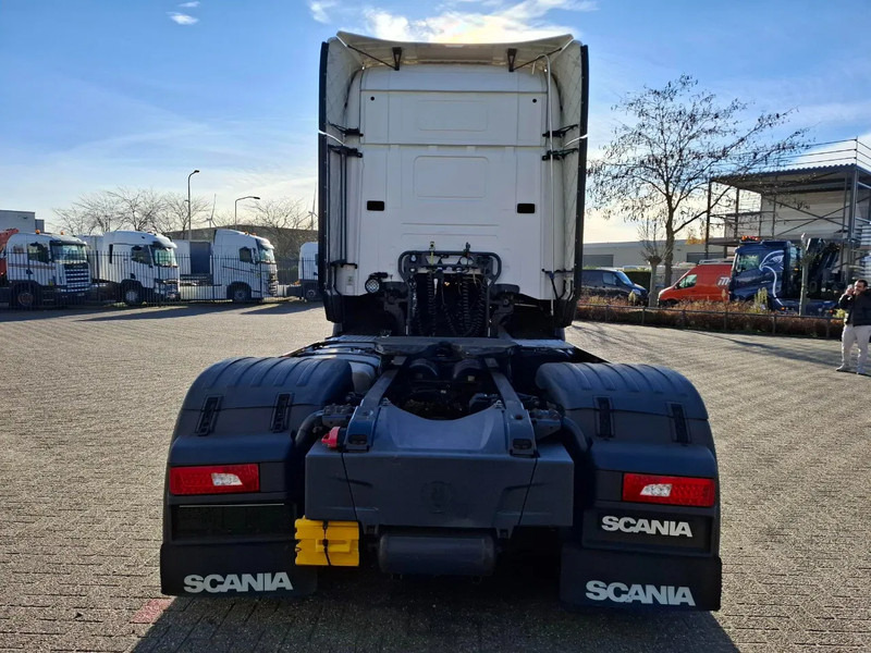 Scania R450 / GERMAN TRUCK / RETARDER / FULL-SPOILER / PARK AIRCO / LWDS / FRIDGE / AUTOMATIC / EURO-6 / 2017 - Tractor head: gambar 4 Scania R450 / GERMAN TRUCK / RETARDER / FULL-SPOILER / PARK AIRCO / LWDS / FRIDGE / AUTOMATIC / EURO-6 / 2017 - Tractor head: gambar 4