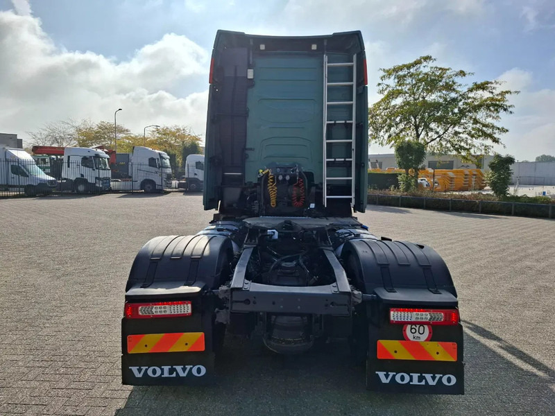 Volvo FH4-460 / VEB+ / DOUBLE TANK / FRIDGE / AIRCO / AUTOMATIC / EURO-6 / 2014 - Tractor head: gambar 4 Volvo FH4-460 / VEB+ / DOUBLE TANK / FRIDGE / AIRCO / AUTOMATIC / EURO-6 / 2014 - Tractor head: gambar 4