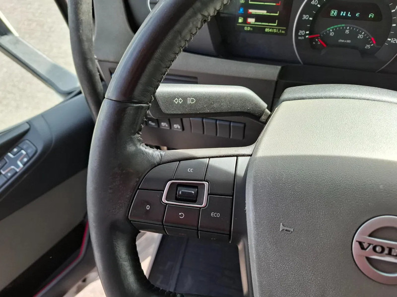 Tractor head Volvo FH4-460 / VEB+ / HYDRAULICS / GEN2 V2 SMART TACHO / LWDS / SIDESKIRTS / FRIDGE / EURO-6 / 2018: gambar 14 Tractor head Volvo FH4-460 / VEB+ / HYDRAULICS / GEN2 V2 SMART TACHO / LWDS / SIDESKIRTS / FRIDGE / EURO-6 / 2018: gambar 14