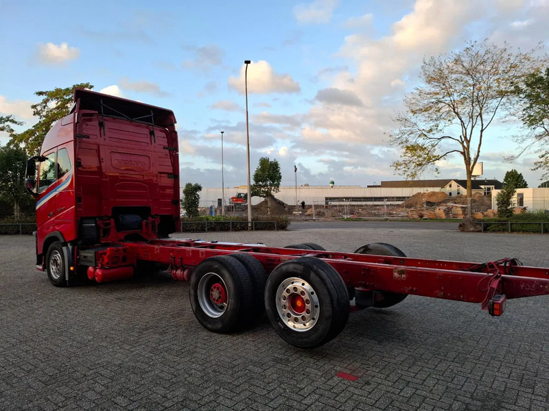 Volvo FH16-750 / BIG AXLE / VEB+ / ONLY:679711 KM / DYNAMIC STEERING / NAVI / LWDS / FULL-AIR / AUTOMATIC / EURO-6 / 2018 - Truk sasis: gambar 3 Volvo FH16-750 / BIG AXLE / VEB+ / ONLY:679711 KM / DYNAMIC STEERING / NAVI / LWDS / FULL-AIR / AUTOMATIC / EURO-6 / 2018 - Truk sasis: gambar 3