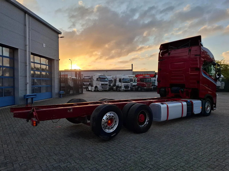 Volvo FH16-750 / BIG AXLE / VEB+ / ONLY:679711 KM / TECHNICAL 70TON / 9TON FRONT AXLE / INLINER / FULL-AIR / AUTOMATIC / EURO-6 / 2018 - Truk sasis: gambar 5 Volvo FH16-750 / BIG AXLE / VEB+ / ONLY:679711 KM / TECHNICAL 70TON / 9TON FRONT AXLE / INLINER / FULL-AIR / AUTOMATIC / EURO-6 / 2018 - Truk sasis: gambar 5