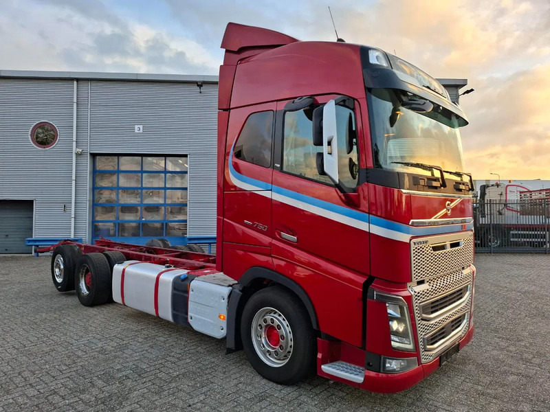 Volvo FH16-750 / BIG AXLE / VEB+ / ONLY:679711 KM / TECHNICAL 70TON / 9TON FRONT AXLE / INLINER / FULL-AIR / AUTOMATIC / EURO-6 / 2018 - Truk sasis: gambar 2 Volvo FH16-750 / BIG AXLE / VEB+ / ONLY:679711 KM / TECHNICAL 70TON / 9TON FRONT AXLE / INLINER / FULL-AIR / AUTOMATIC / EURO-6 / 2018 - Truk sasis: gambar 2