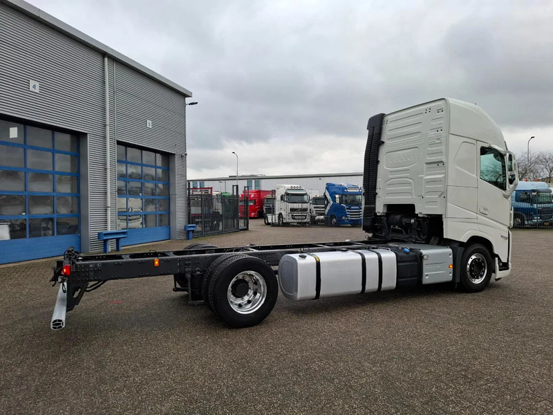 Volvo FH5-500 / XL / VEB+ / I-SAVE / I-PARKCOOL / ONLY:175784 KM / GERMAN TRUCK / FULL-AIR / WB:490 / ALCOA / LEATHER / 2023 - Truk sasis: gambar 5 Volvo FH5-500 / XL / VEB+ / I-SAVE / I-PARKCOOL / ONLY:175784 KM / GERMAN TRUCK / FULL-AIR / WB:490 / ALCOA / LEATHER / 2023 - Truk sasis: gambar 5
