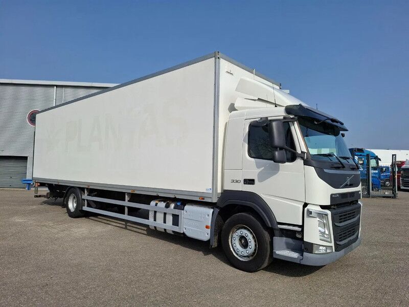 Volvo FM 11.330 / ONLY:422673 KM / ACC / LWDS / DAS / PLATFORM 1500 KG / AUTOMATIC / EURO-6 / 2017 - Truk box: gambar 2 Volvo FM 11.330 / ONLY:422673 KM / ACC / LWDS / DAS / PLATFORM 1500 KG / AUTOMATIC / EURO-6 / 2017 - Truk box: gambar 2