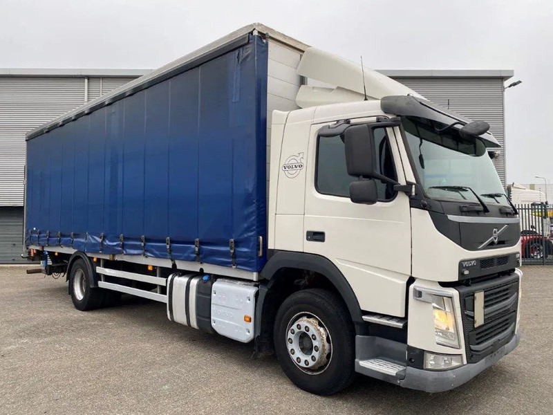 Volvo FM11-330 / LOW KM'S:472120 KM / LWDS / FULL-AIR / NAVI / CURTAIN SAILS / PLATFORM 2500KG / AUTOMATIC / EURO-6 / 2016 - Truk dengan terpal samping: gambar 2 Volvo FM11-330 / LOW KM'S:472120 KM / LWDS / FULL-AIR / NAVI / CURTAIN SAILS / PLATFORM 2500KG / AUTOMATIC / EURO-6 / 2016 - Truk dengan terpal samping: gambar 2