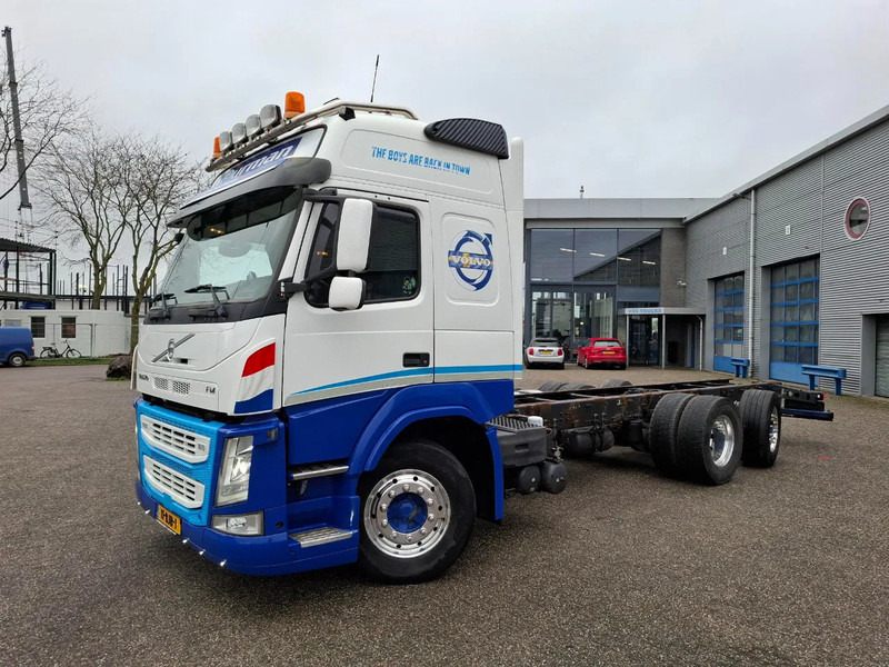 Volvo FM11-460 / NL TRUCK / LIFT+LENKACHSE / ONLY:355342 KM / DYNAMIC STEERING / LWDS / NAVI / ALCOA / TUV:07-01-2026 / INLINER / EURO - Truk sasis: gambar 2 Volvo FM11-460 / NL TRUCK / LIFT+LENKACHSE / ONLY:355342 KM / DYNAMIC STEERING / LWDS / NAVI / ALCOA / TUV:07-01-2026 / INLINER / EURO - Truk sasis: gambar 2