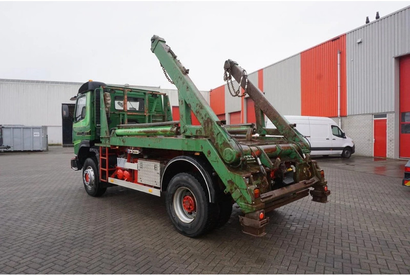 Volvo FM12-420 / ENGINE RUNNING / 4X4 / HYDRAULICS / BIG AXLE / ONLY:510426 KM / FULL STEEL / EURO-3 / 2001 - Truk skip loader: gambar 5 Volvo FM12-420 / ENGINE RUNNING / 4X4 / HYDRAULICS / BIG AXLE / ONLY:510426 KM / FULL STEEL / EURO-3 / 2001 - Truk skip loader: gambar 5