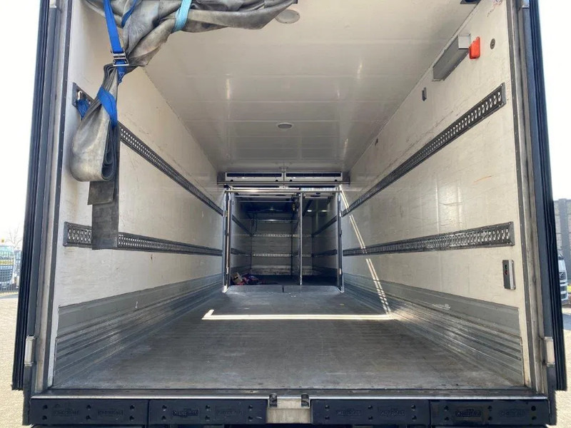 Volvo FM4-420 / COMPLETE COOL+FREEZE COMBI / CHEREAU / THROUGH-LOADING SYSTEM / 2XPLATFORM DHOLLANDIA / FREEZING LOCK / AUTOMATIC / EU - Truk berpendingin: gambar 5 Volvo FM4-420 / COMPLETE COOL+FREEZE COMBI / CHEREAU / THROUGH-LOADING SYSTEM / 2XPLATFORM DHOLLANDIA / FREEZING LOCK / AUTOMATIC / EU - Truk berpendingin: gambar 5