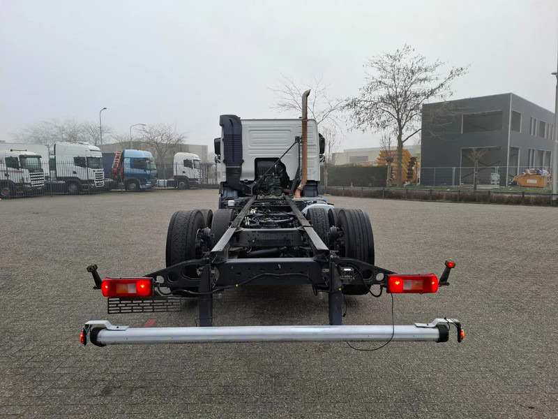 Volvo FM4-420 / VEB+ / LWDS / LIFT+LENKACHSE / ONLY:336223 KM / INLINER / AUTOMATIC / EURO-6 / 2018 - Truk sasis: gambar 4 Volvo FM4-420 / VEB+ / LWDS / LIFT+LENKACHSE / ONLY:336223 KM / INLINER / AUTOMATIC / EURO-6 / 2018 - Truk sasis: gambar 4