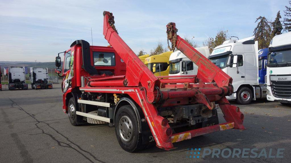 DAF CF 370 FA Day Cab EURO 6 řetězový nosič kontejnerů AK12 - Truk skip loader: gambar 3 DAF CF 370 FA Day Cab EURO 6 řetězový nosič kontejnerů AK12 - Truk skip loader: gambar 3